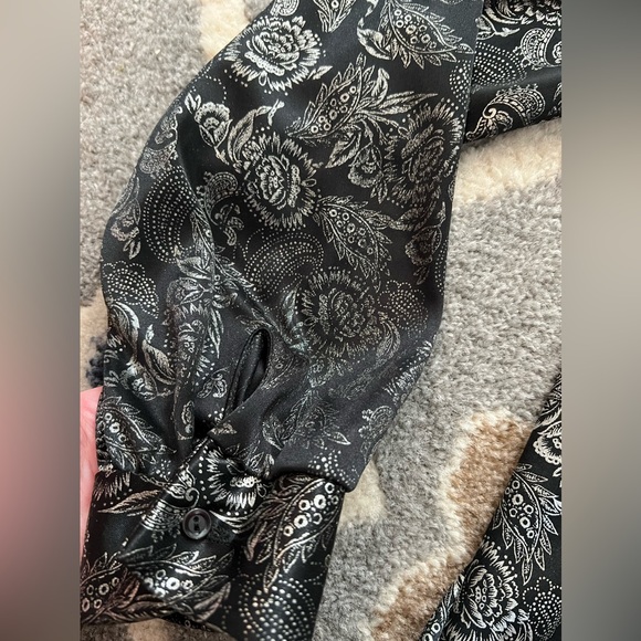 Vintage - 80s - Black and White Floral Blouse - Picture 3 of 6